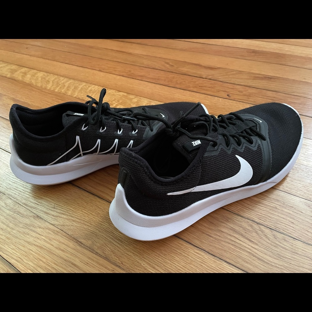 Nike black athletic shoes